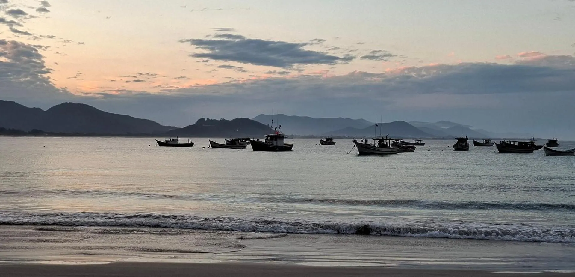 Quarto Na Praia Da Armacao Florianopolis 0*,  Brazil
