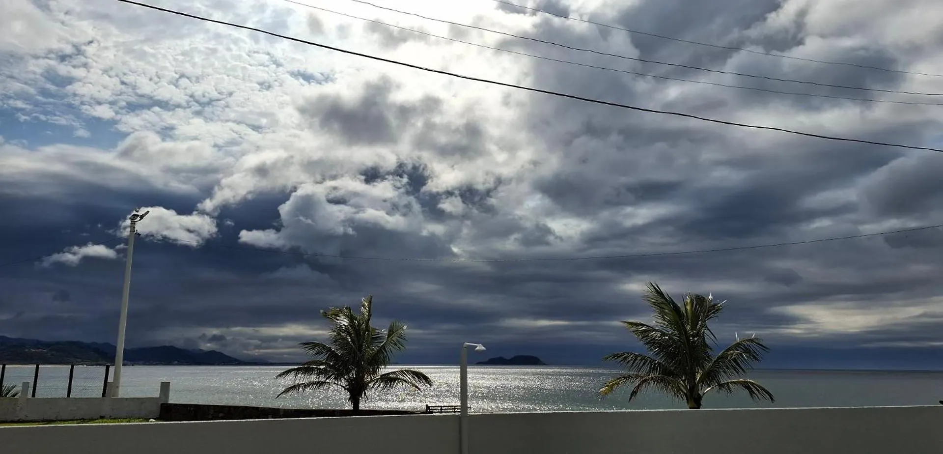 Quarto Na Praia Da Armacao Florianópolis 民宿